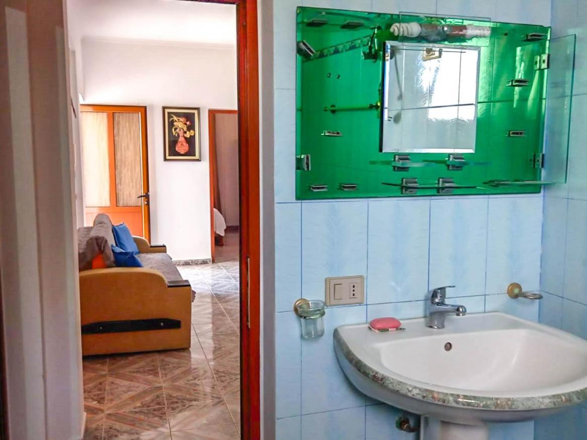 Sea View Apartments Vlore Luaran gambar