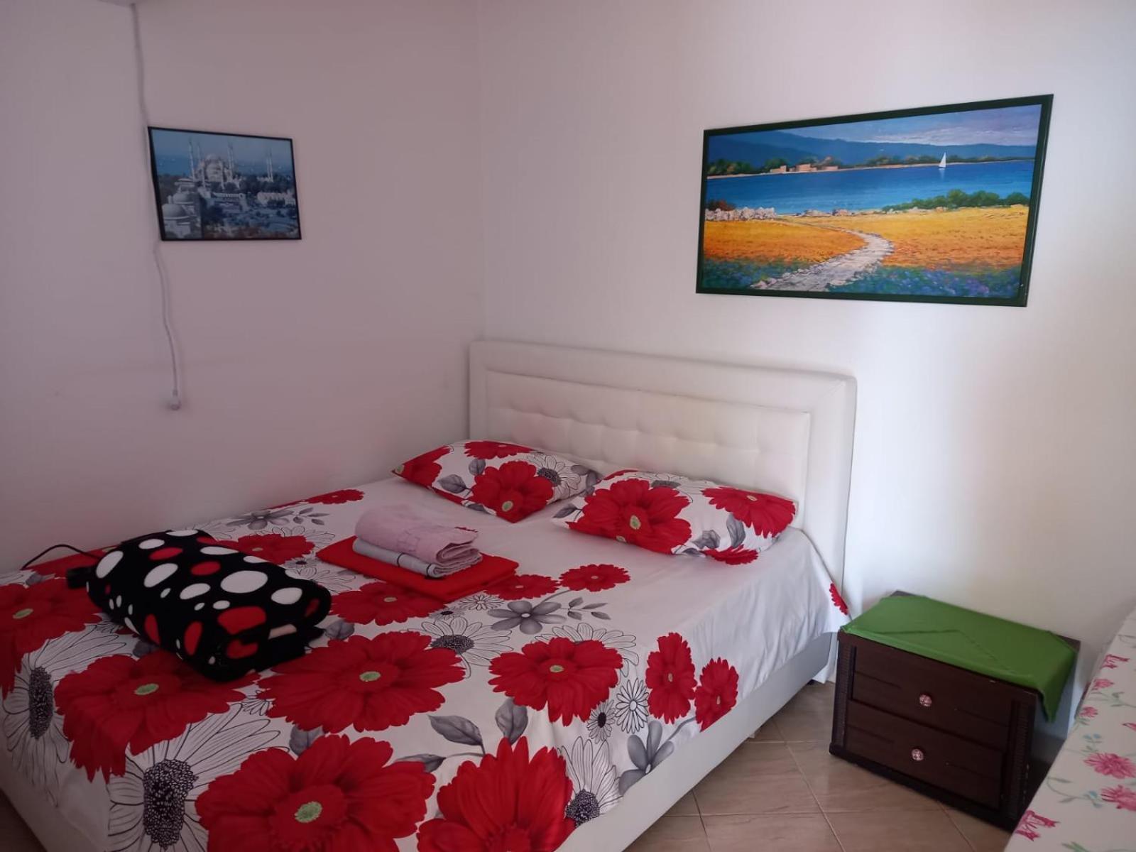 Sea View Apartments Vlore Luaran gambar